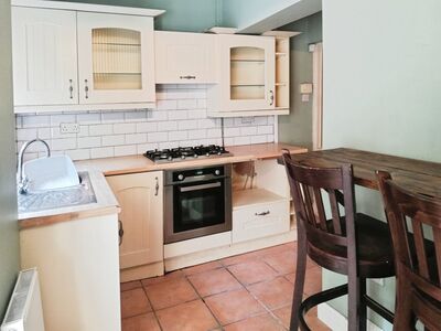 2 bedroom Mid Terrace House to rent