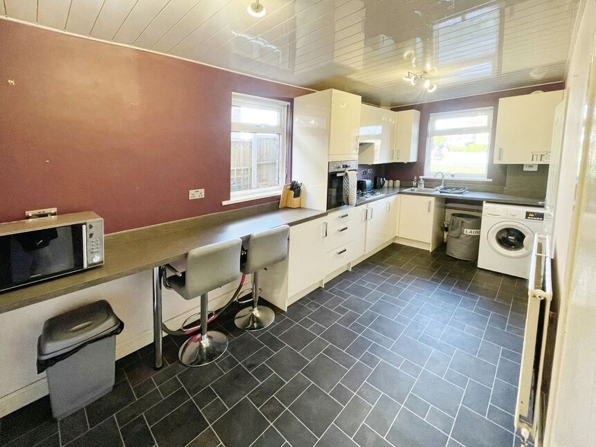 3 bedroom Semi Detached House for sale, Dewsbury Road, Wakefield, WF2