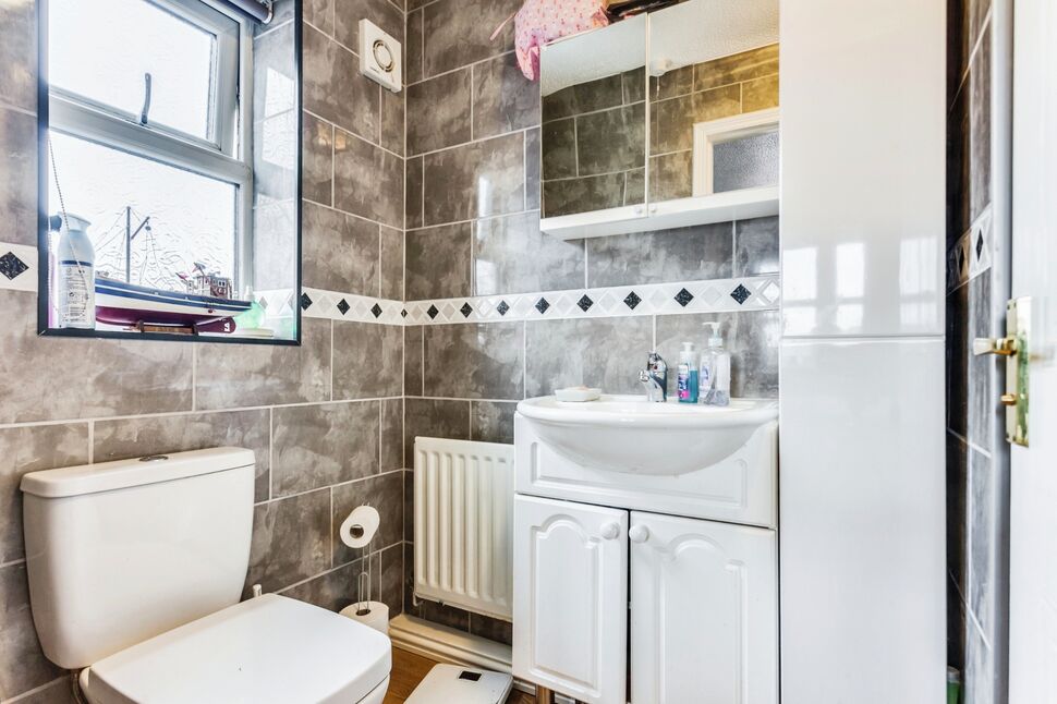 3 bedroom Detached House for sale, High Keep Fold, Hall Green, WF4 £