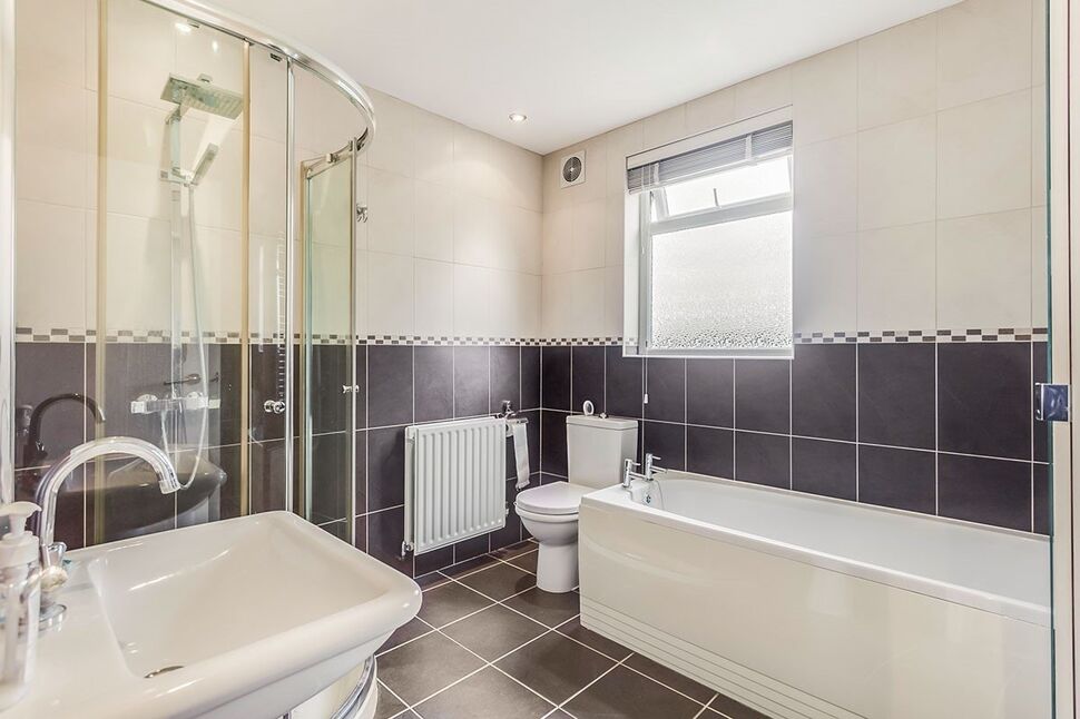 2 bedroom End Terrace House for sale, Batley Road, Wakefield, WF2 £