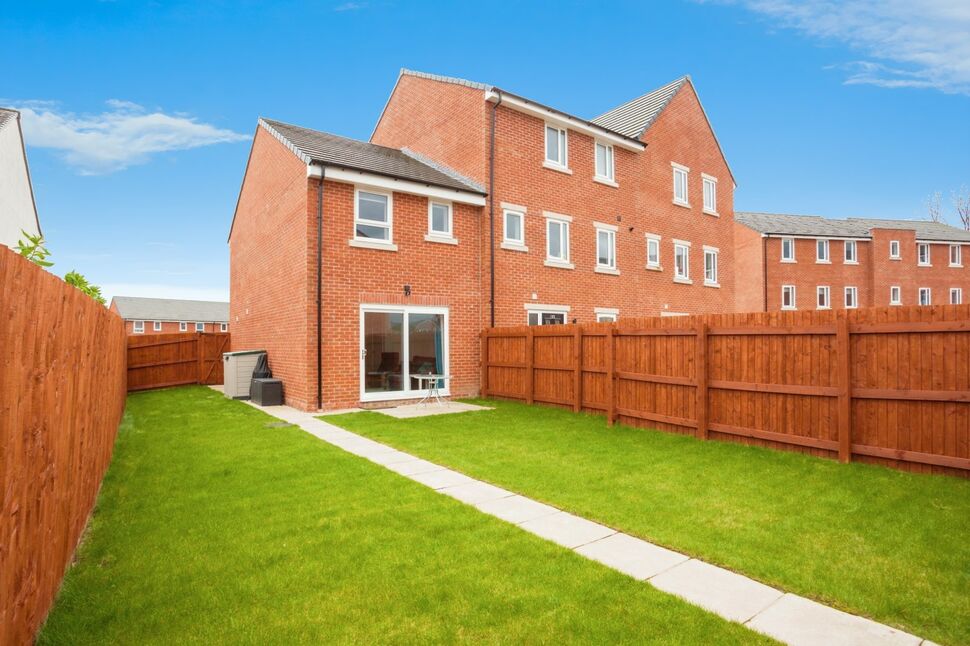 2 bedroom End Terrace House for sale, Elizabeth Court, Wakefield, WF2