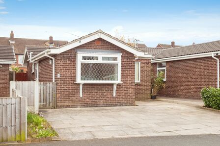 Haldane Crescent, 2 bedroom Detached Bungalow for sale, £190,000