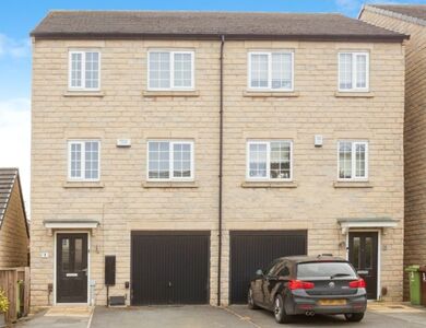 4 bedroom Semi Detached House for sale