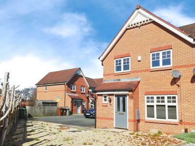Mill Chase Gardens, 3 bedroom End Terrace House to rent, £1,100 pcm