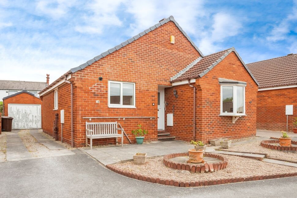 2 bedroom Detached Bungalow for sale