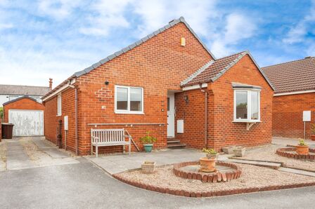 Whitehall Rise, 2 bedroom Detached Bungalow for sale, £325,000