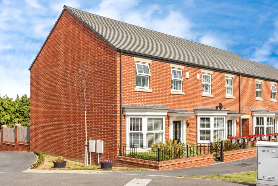 Main image of 3 bedroom Semi Detached House for sale, Summer Drive, Wakefield, West Yorkshire, WF2
