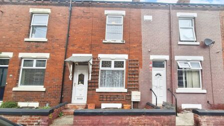 2 bedroom Mid Terrace House for sale