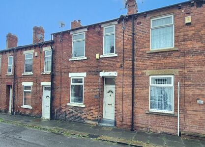 2 bedroom Mid Terrace House for sale