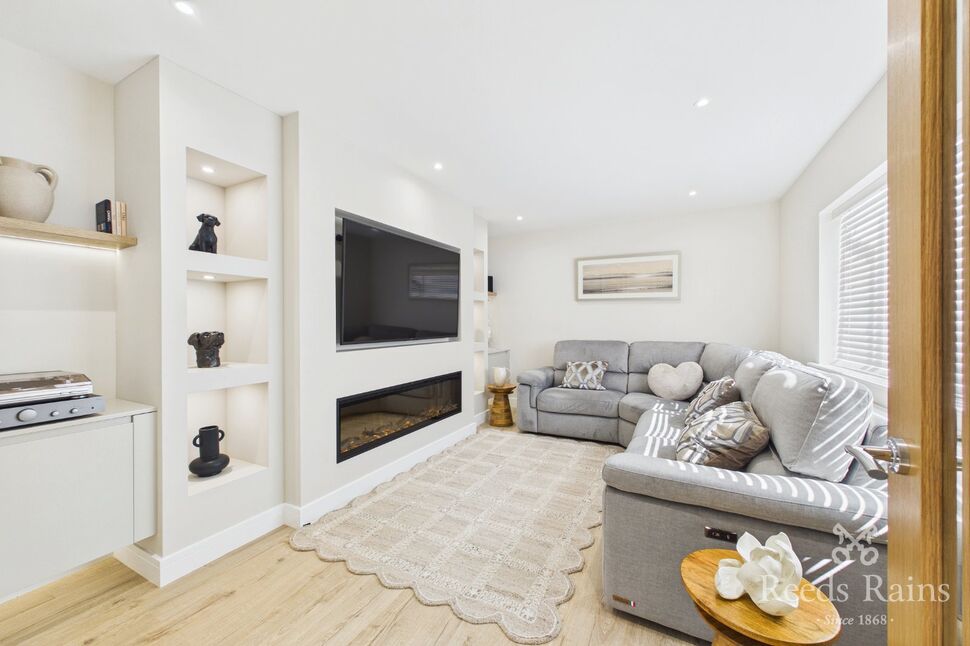 Main image of 3 bedroom Semi Detached House for sale, Thorntree Avenue, Crofton, West Yorkshire, WF4