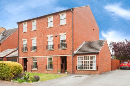 4 bedroom Semi Detached House for sale