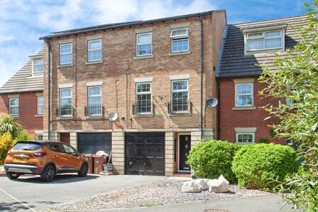 4 bedroom Mid Terrace House for sale