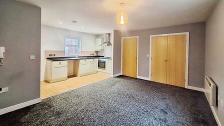 Meadow Croft, 2 bedroom  Flat for sale, £90,000