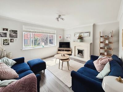 Meadow Vale, 4 bedroom Detached House for sale, £355,000