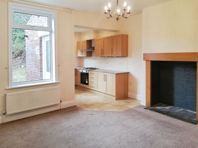 3 bedroom Mid Terrace House to rent