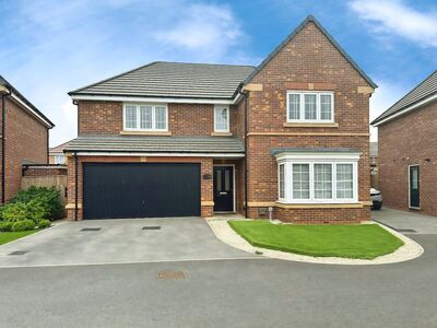 Tree Top Close, 5 bedroom Detached House to rent, £2,400 pcm