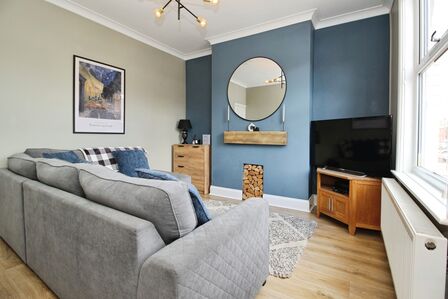 3 bedroom Mid Terrace House for sale