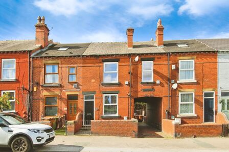 3 bedroom Mid Terrace House for sale