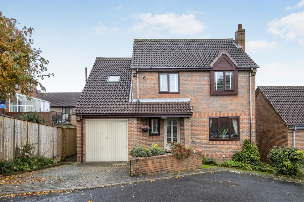 Main image of 4 bedroom Detached House for sale, Bankfield Court, Wrenthorpe, West Yorkshire, WF2