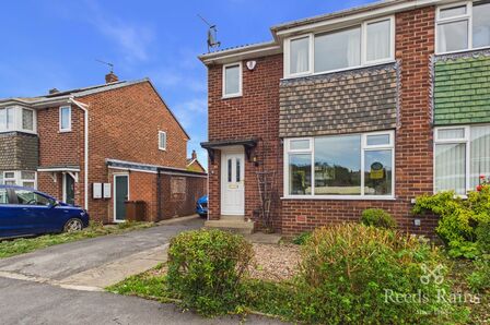 Thornhill Croft, 3 bedroom Semi Detached House to rent, &pound;1,200 pcm