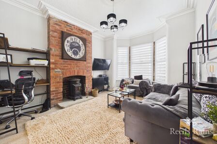 4 bedroom End Terrace House for sale