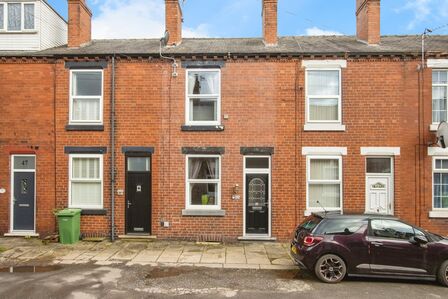 2 bedroom Mid Terrace House for sale