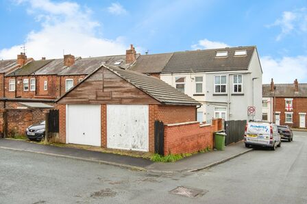 3 bedroom Mid Terrace House for sale