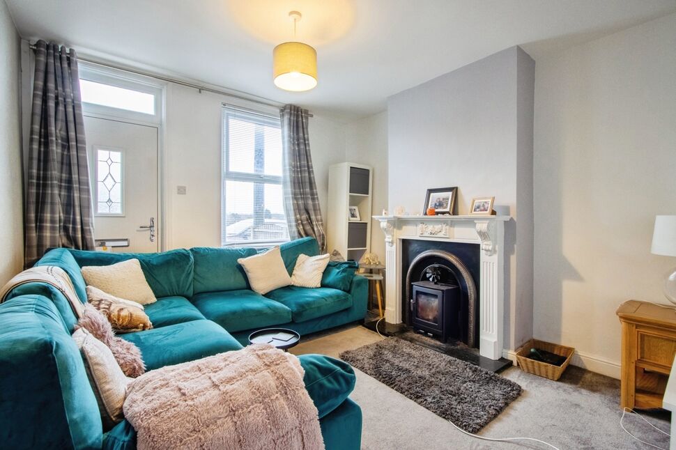 Main image of 2 bedroom End Terrace House for sale, Denby Dale Road, Calder Grove, West Yorkshire, WF4