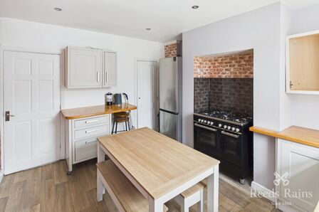 2 bedroom End Terrace House for sale