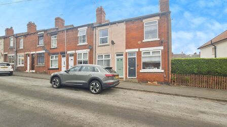 2 bedroom Mid Terrace House for sale