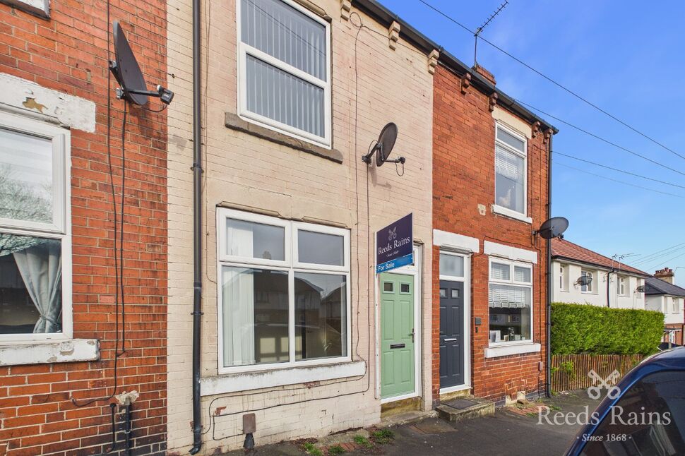 2 bedroom Mid Terrace House for sale