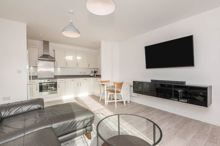 Micklewait Avenue, 2 bedroom Flat to rent, &pound;800 pcm