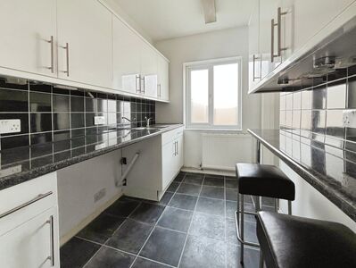 Whinney Moor Avenue, 3 bedroom Flat for sale, &pound;100,000