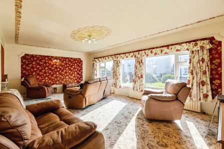 Canal Lane, 3 bedroom Detached Bungalow for sale, &pound;325,000