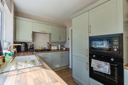 2 bedroom Mid Terrace House for sale