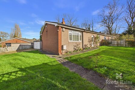 Gloucester Grove, 3 bedroom Semi Detached Bungalow for sale, &pound;100,000