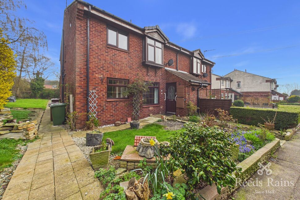 Main image of 2 bedroom Flat for sale, Cricketers Approach, Wrenthorpe, West Yorkshire, WF2