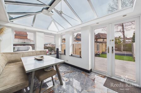 Oakwood Avenue, 2 bedroom End Terrace House for sale, &pound;230,000