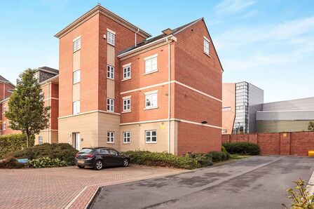 Delamere Gardens, 2 bedroom Flat for sale, &pound;120,000