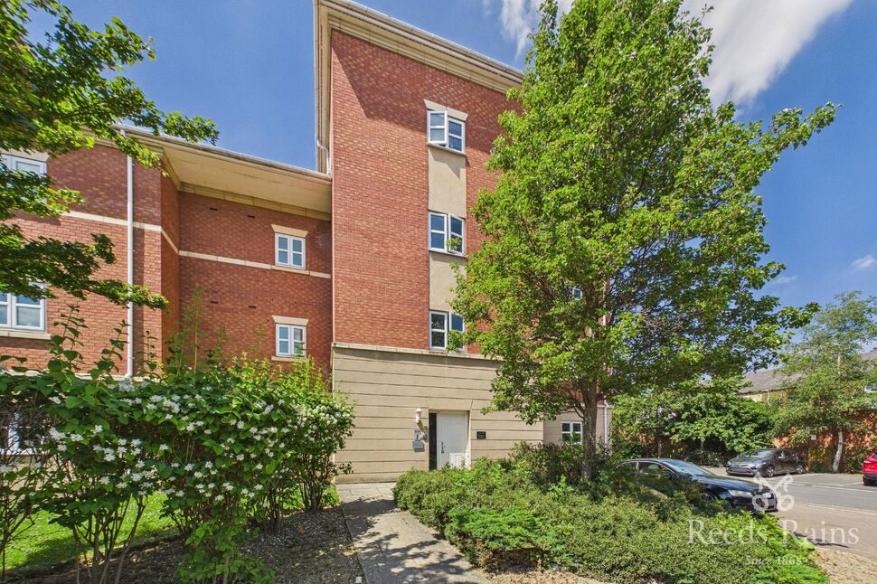 2 bedroom Flat for sale