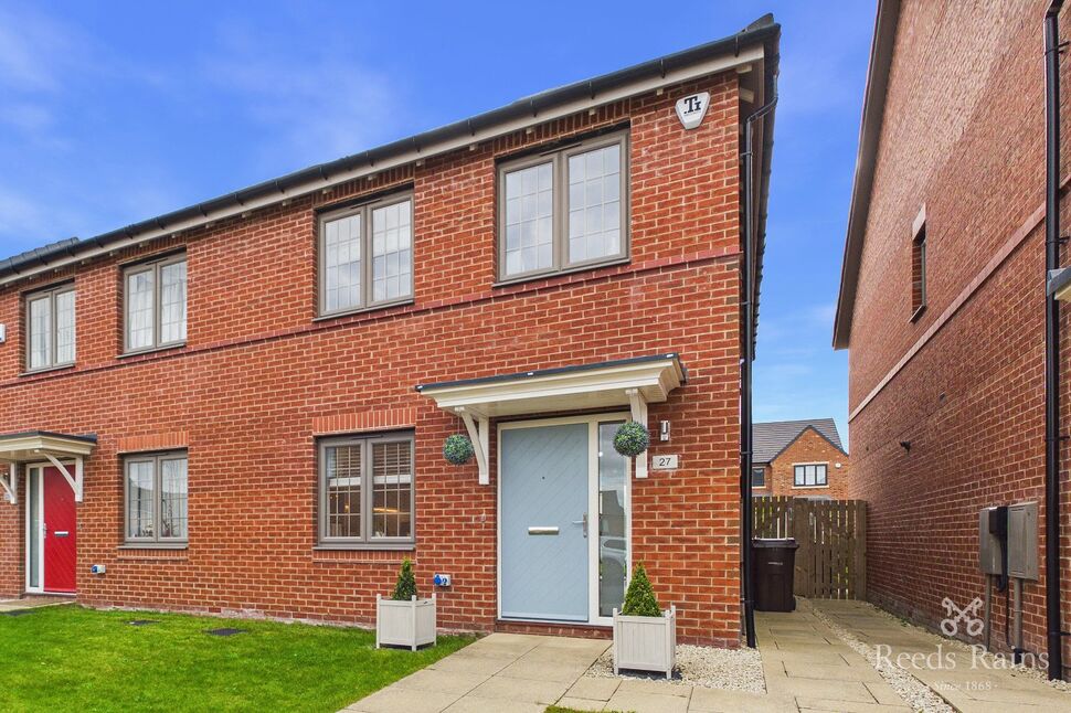 Main image of 3 bedroom Semi Detached House for sale, Staithes Drive, Wakefield, West Yorkshire, WF1