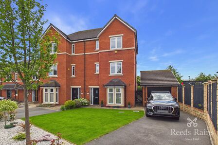 4 bedroom Semi Detached House for sale