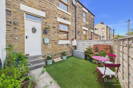 1 bedroom Mid Terrace House for sale