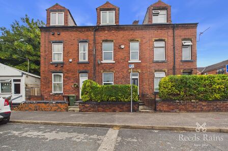 Holmfield Lane, 3 bedroom Mid Terrace House for sale, &pound;220,000