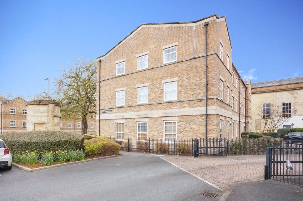Main image of 2 bedroom Flat for sale, Chaloner Grove, Wakefield, West Yorkshire, WF1