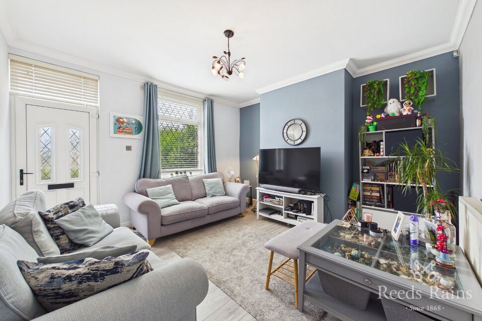 2 bedroom Mid Terrace House for sale