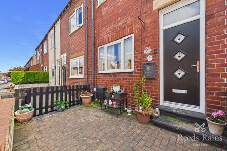 2 bedroom Mid Terrace House for sale
