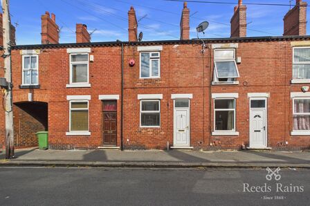 2 bedroom Mid Terrace House for sale