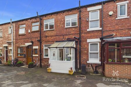 Bottom Boat Road, 2 bedroom Mid Terrace House for sale, &pound;140,000