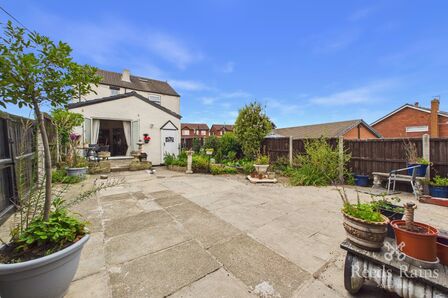 Foxholes Lane, 5 bedroom Detached House for sale, &pound;475,000